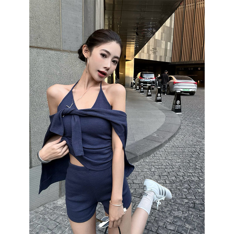 时髦辣妹挂脖露背吊带背心显瘦绑带披肩屁帘高腰修身短裤三件套女