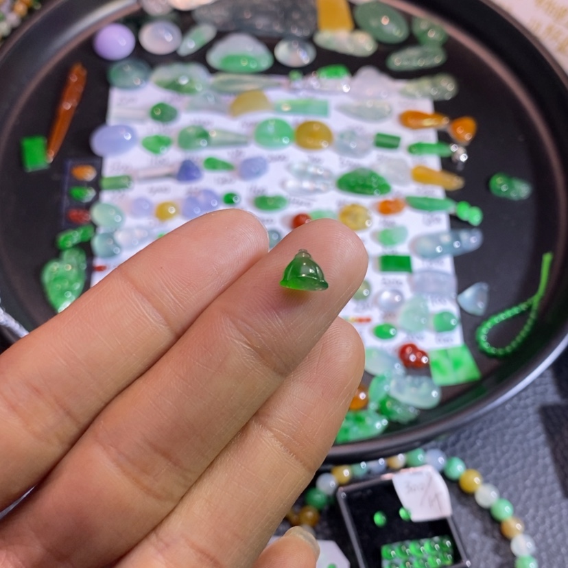 【闪购商品】翡翠挂件未镶嵌莲蓬