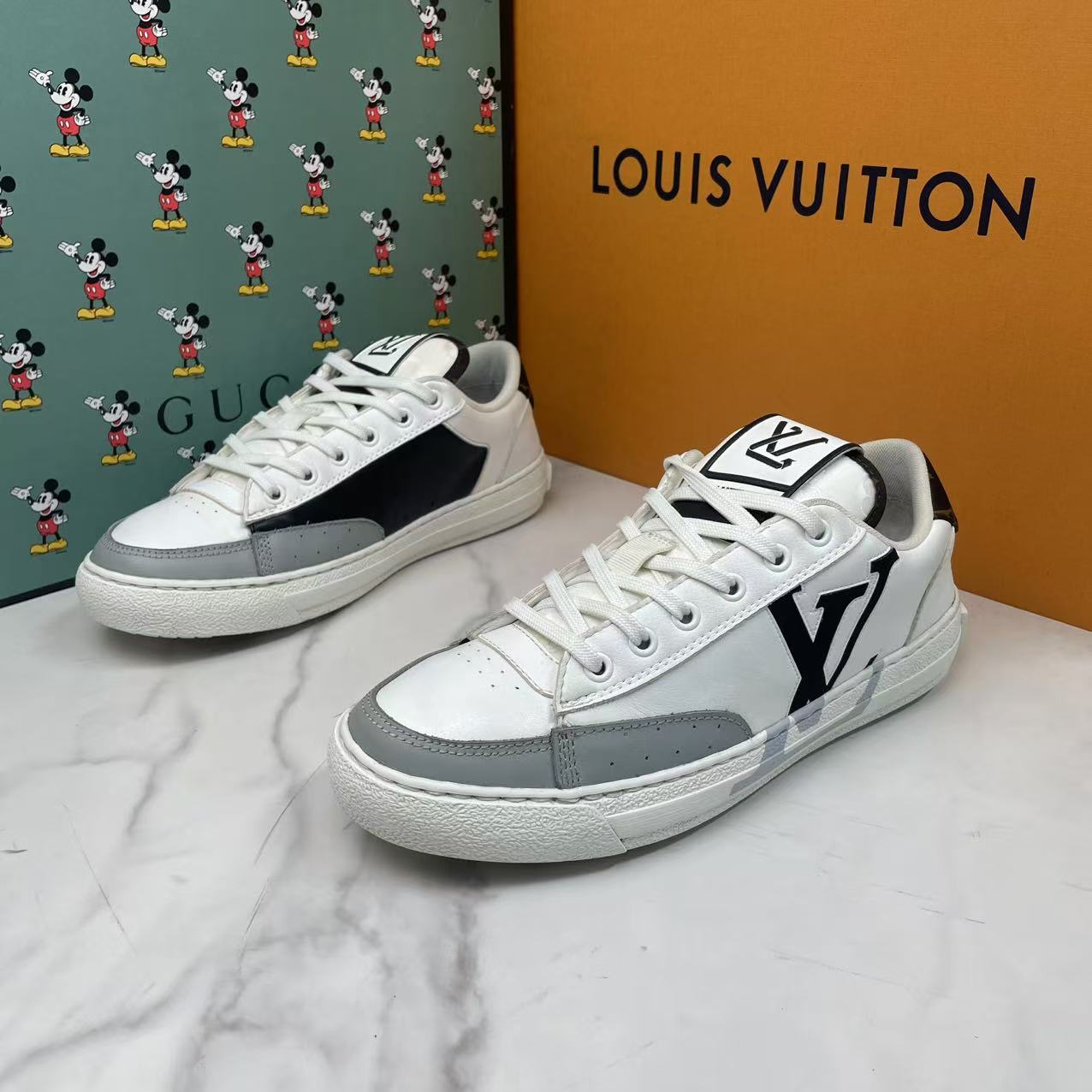 95新 LouisVuitton/路易威登 白黑错位查理logo潮流百搭板鞋/39码