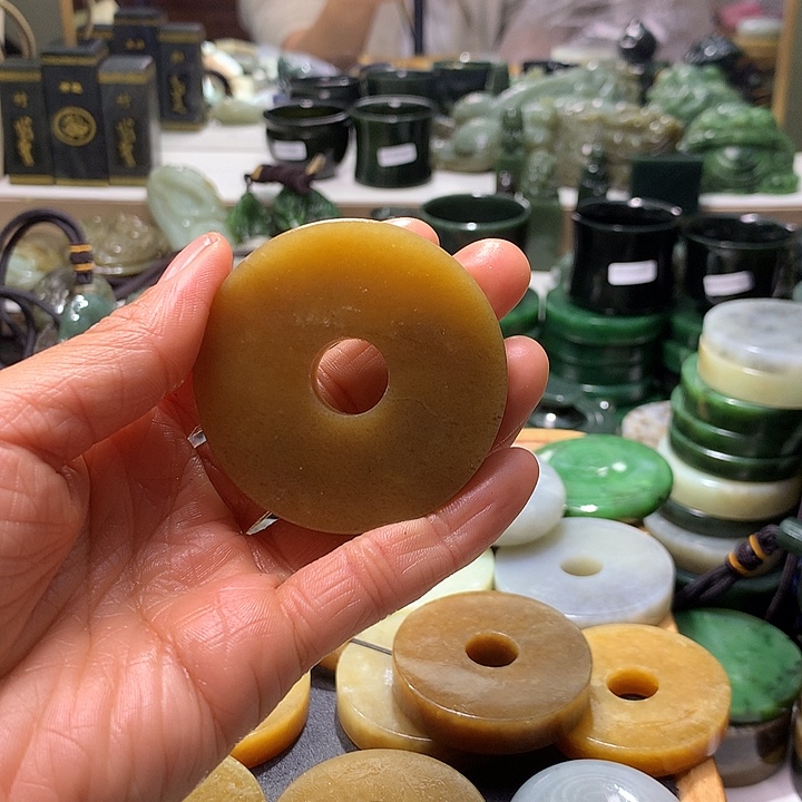 为***当和田玉（糖玉）未镶嵌珠宝半成品