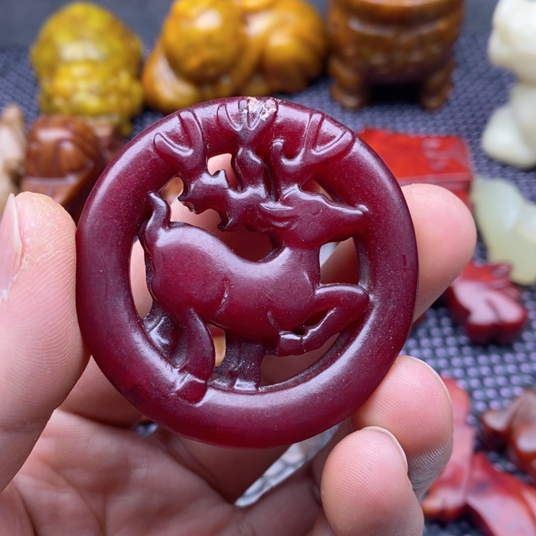 蛇纹石玉颈饰未镶嵌