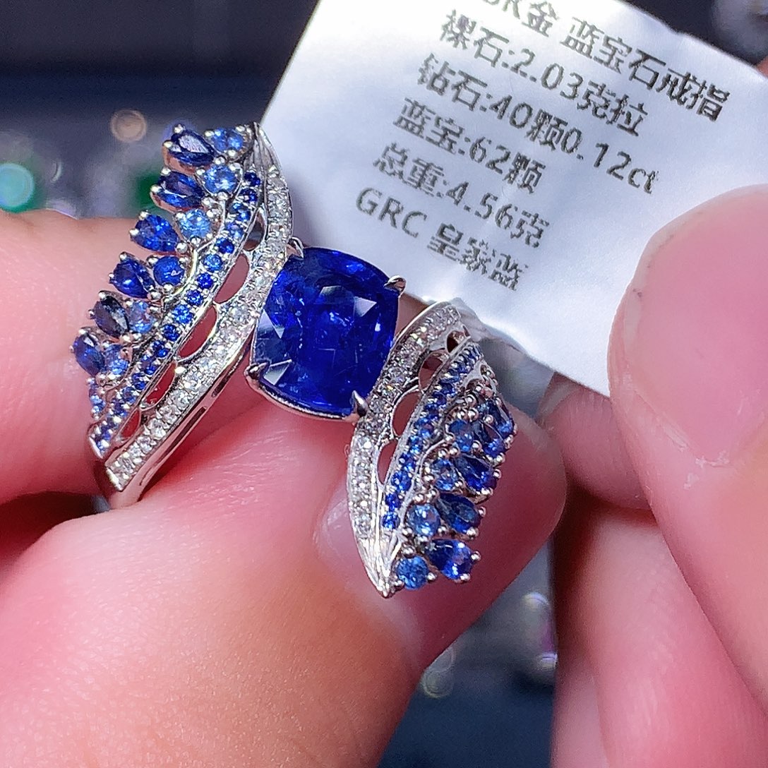 戒指18K金镶嵌蓝宝石