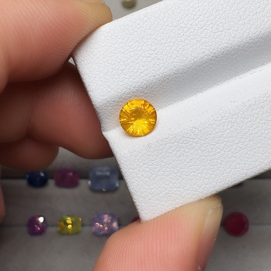 彩色蓝宝石裸石1.13ct天然老烧黄蓝宝金丝雀