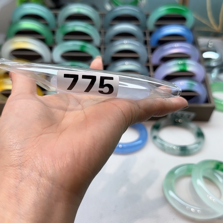 玉爱**间时尚飘花手镯775