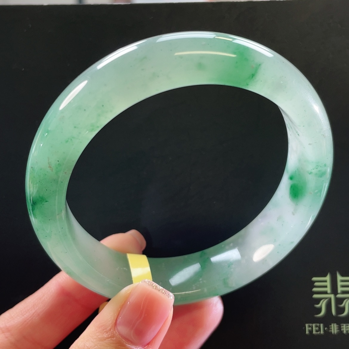 【闪购商品】未镶嵌手镯石英质玉