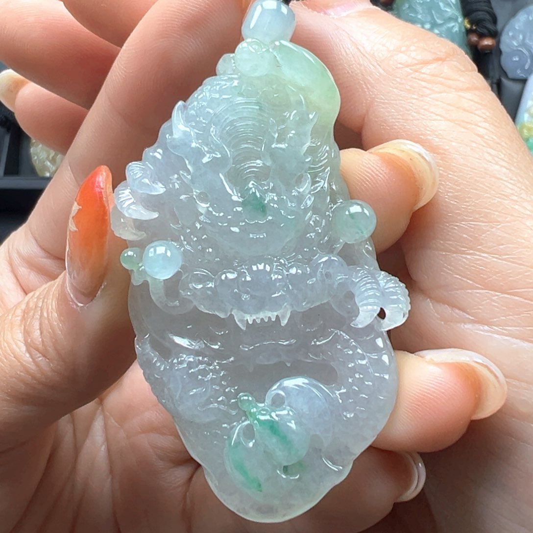 翡翠颈饰未镶嵌龙