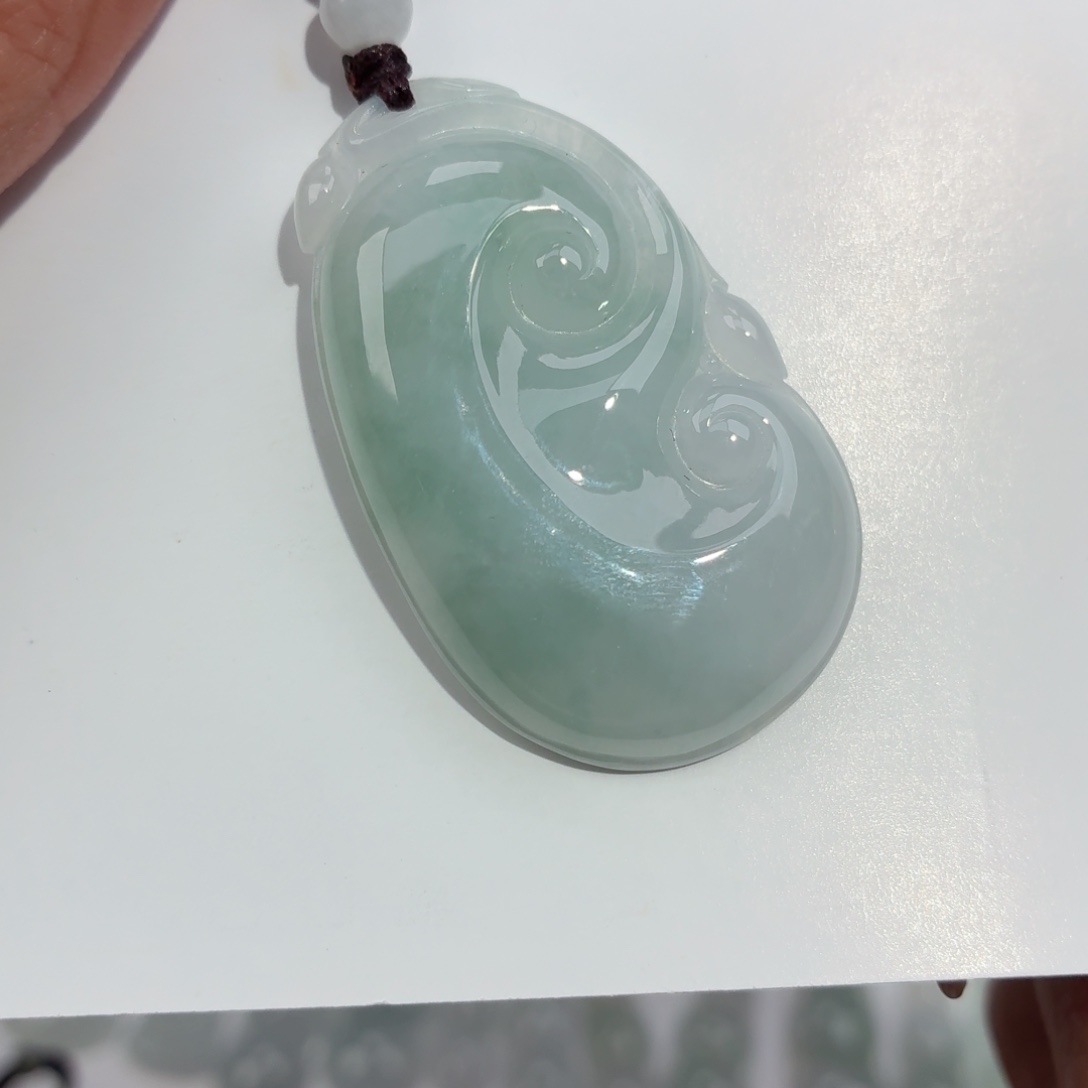 翡翠未镶嵌颈饰如意吊坠