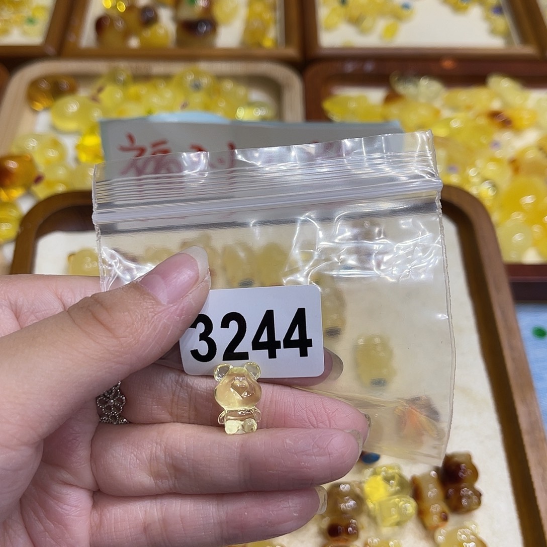 琥珀未镶嵌颈饰蜜蜡