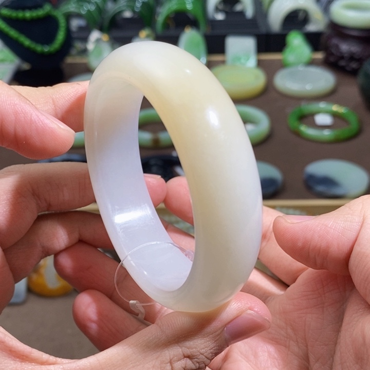 和田玉未镶嵌糖羊脂白玉轮胎镯57.6圈口82.6克