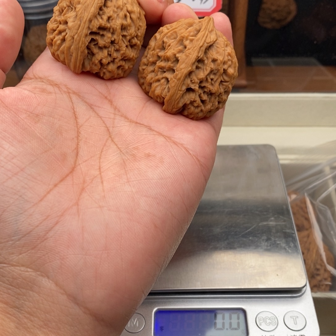 文玩核桃吊坠摇***莫好运南将石文玩核桃