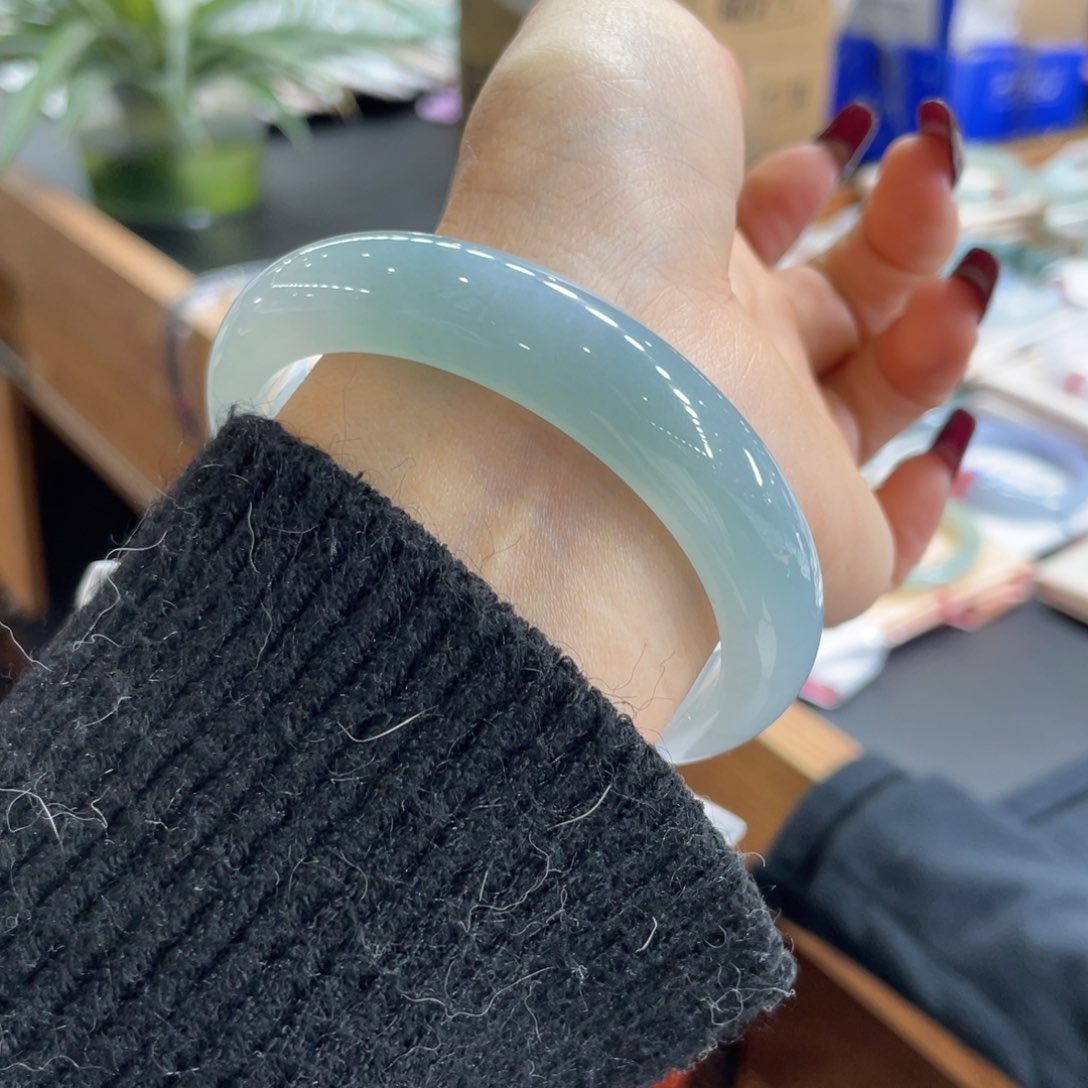 翡翠手镯未镶嵌56-57天空蓝半山水