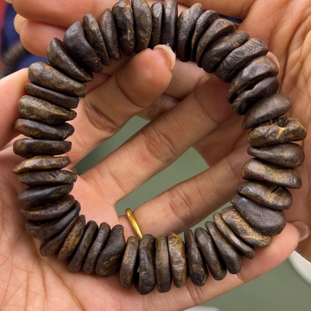 沉香手串透顶绿沉水包壳卡1.7/45g+