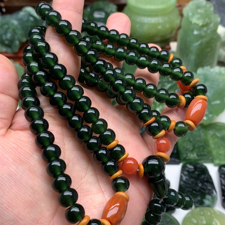 蛇纹石玉未镶嵌颈饰水**山