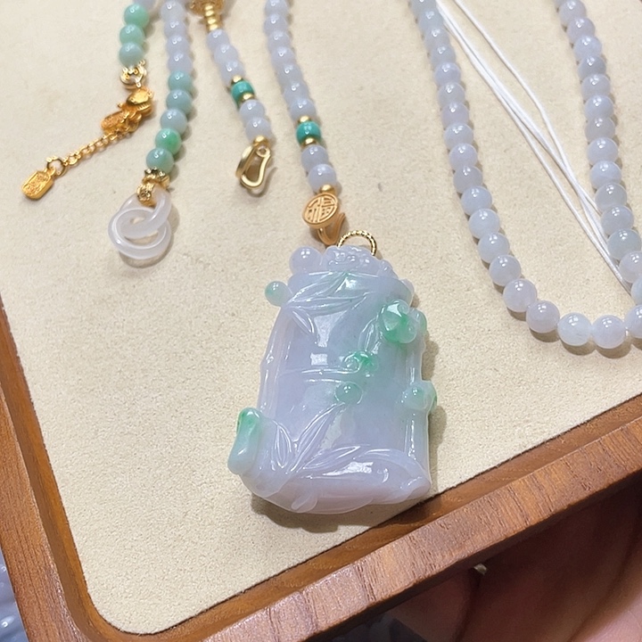 翡翠颈饰未镶嵌翡翠吊坠