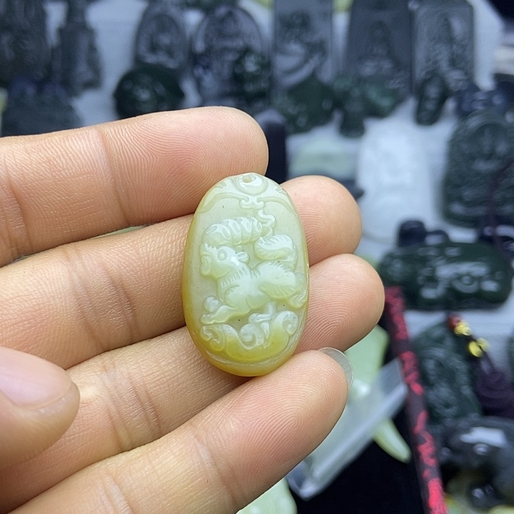 和田玉未镶嵌颈饰