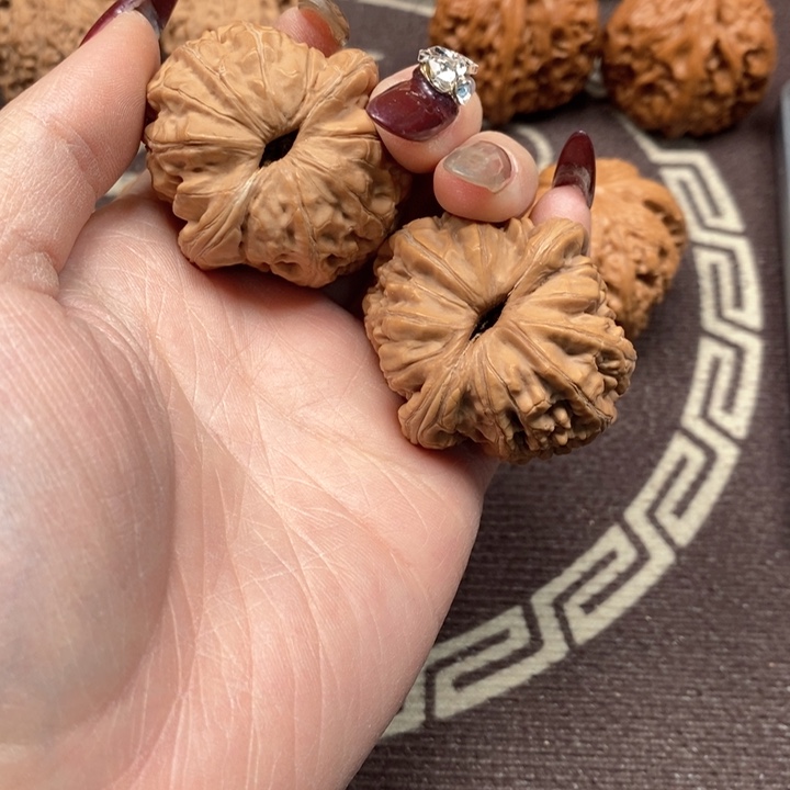 文玩核桃吊坠元宝全品40