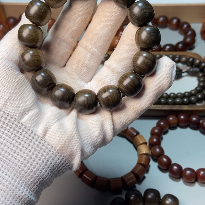 江***c檀香木老山檀香水阴沉1.5*1.6，奶香