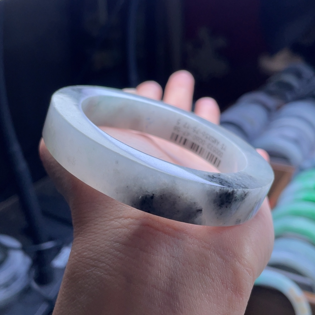 定制翡翠未镶嵌翡翠手镯