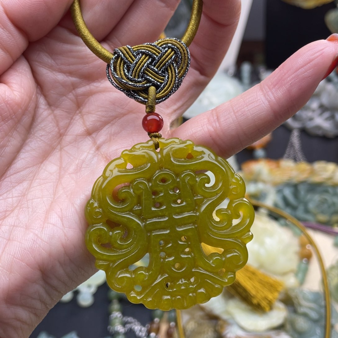 蛇纹石玉颈饰未镶嵌