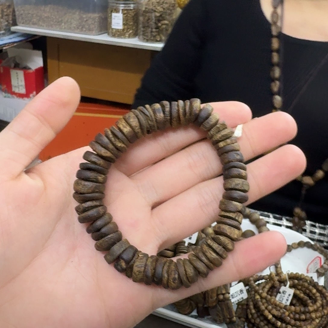 沉香木手串白棋壳仔 16.9 克多样性发一
