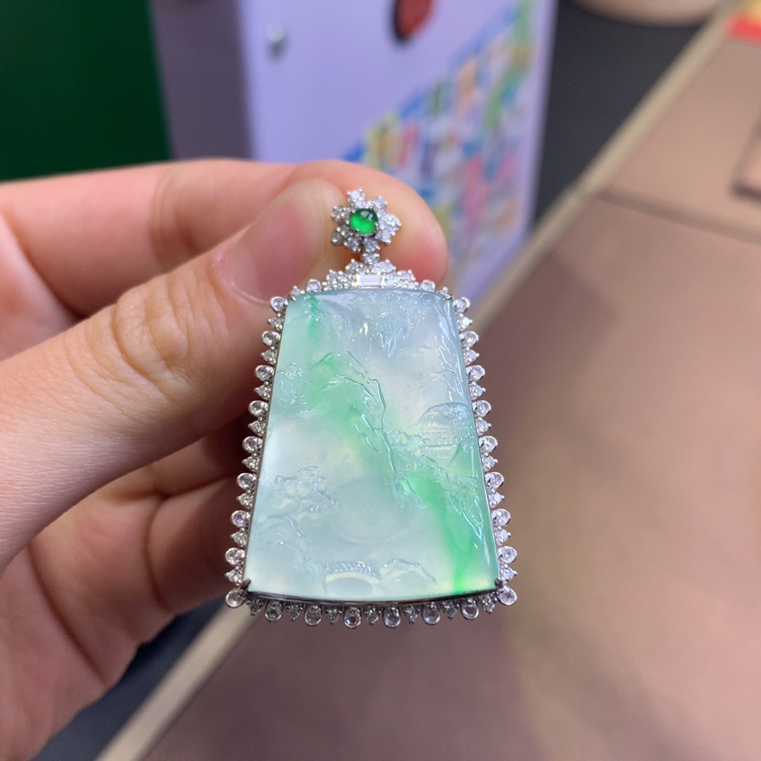 翡翠18K金镶嵌颈饰翡翠