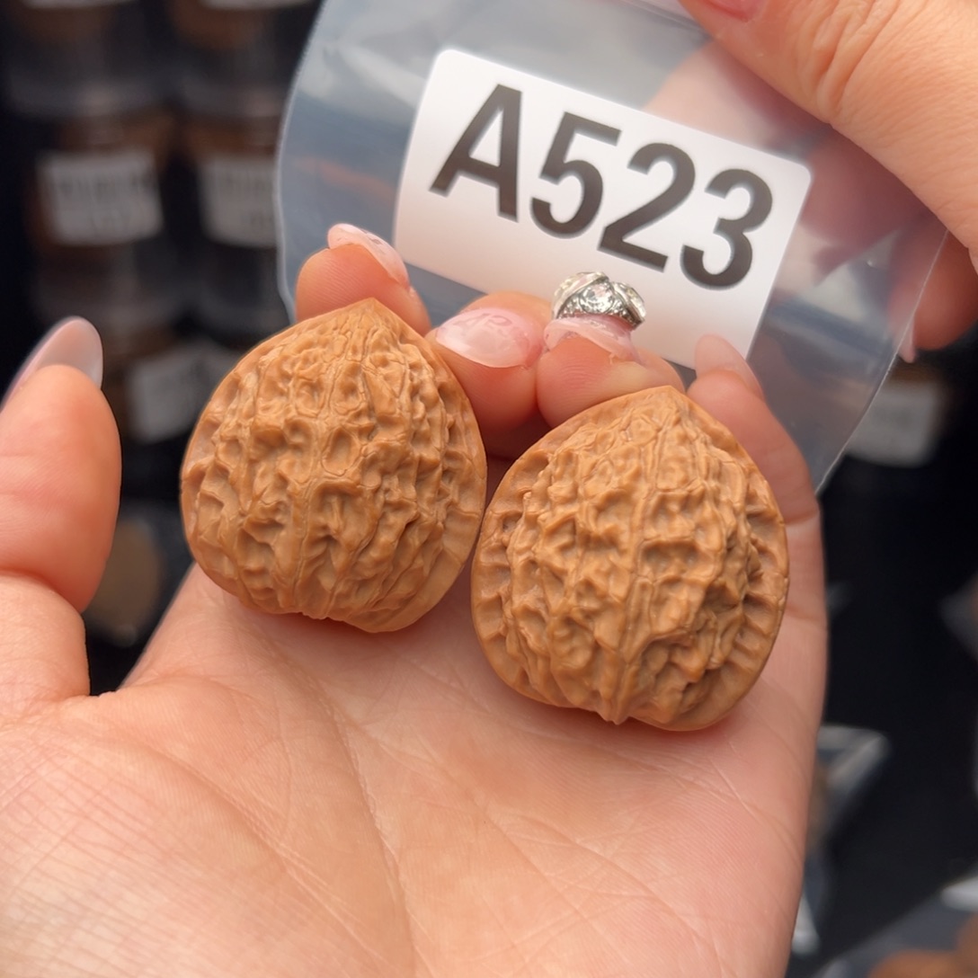 文玩核桃吊坠金牛35