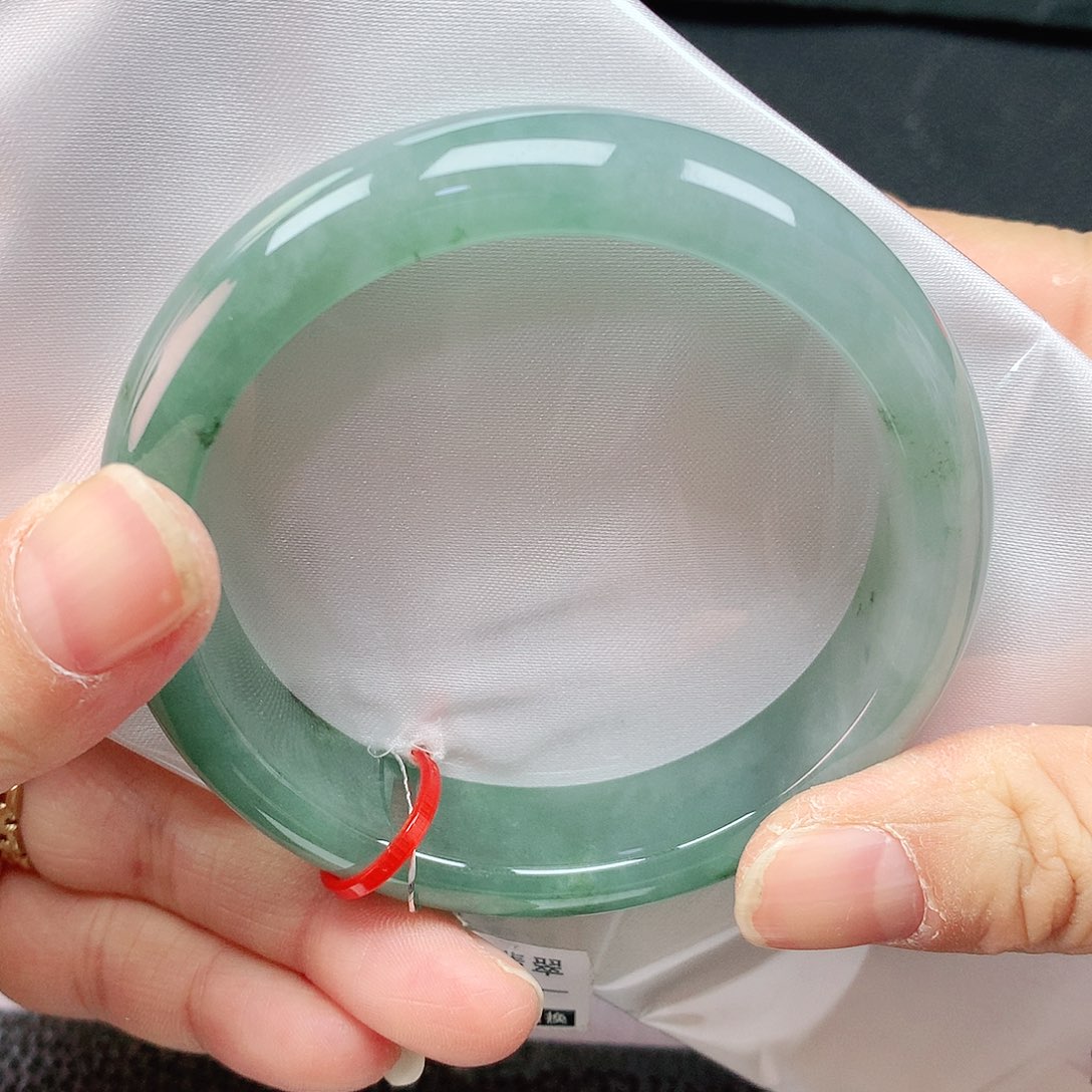 翡翠手镯未镶嵌57轮胎