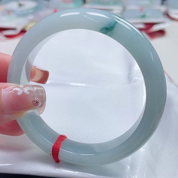 翡翠手镯未镶嵌缅甸