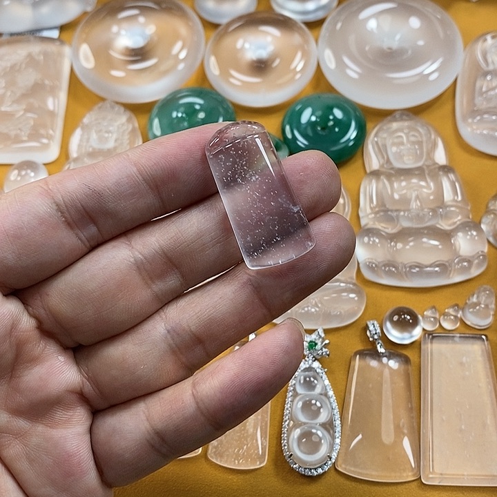 石英质玉吊坠未镶嵌