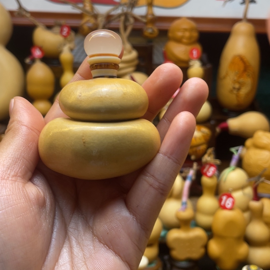 笑***@葫芦等多种颜色的花鸟画作品在