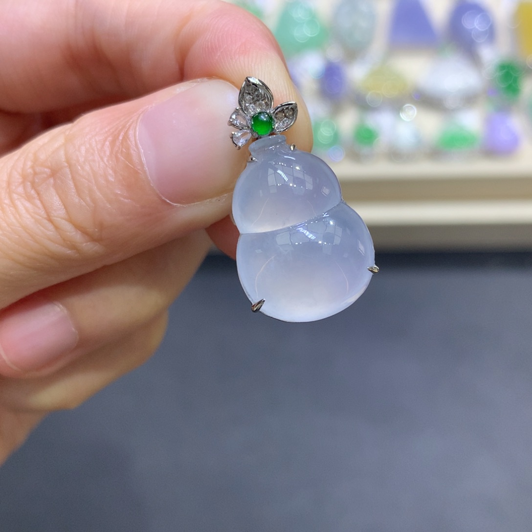 翡翠18K金镶嵌颈饰翡翠