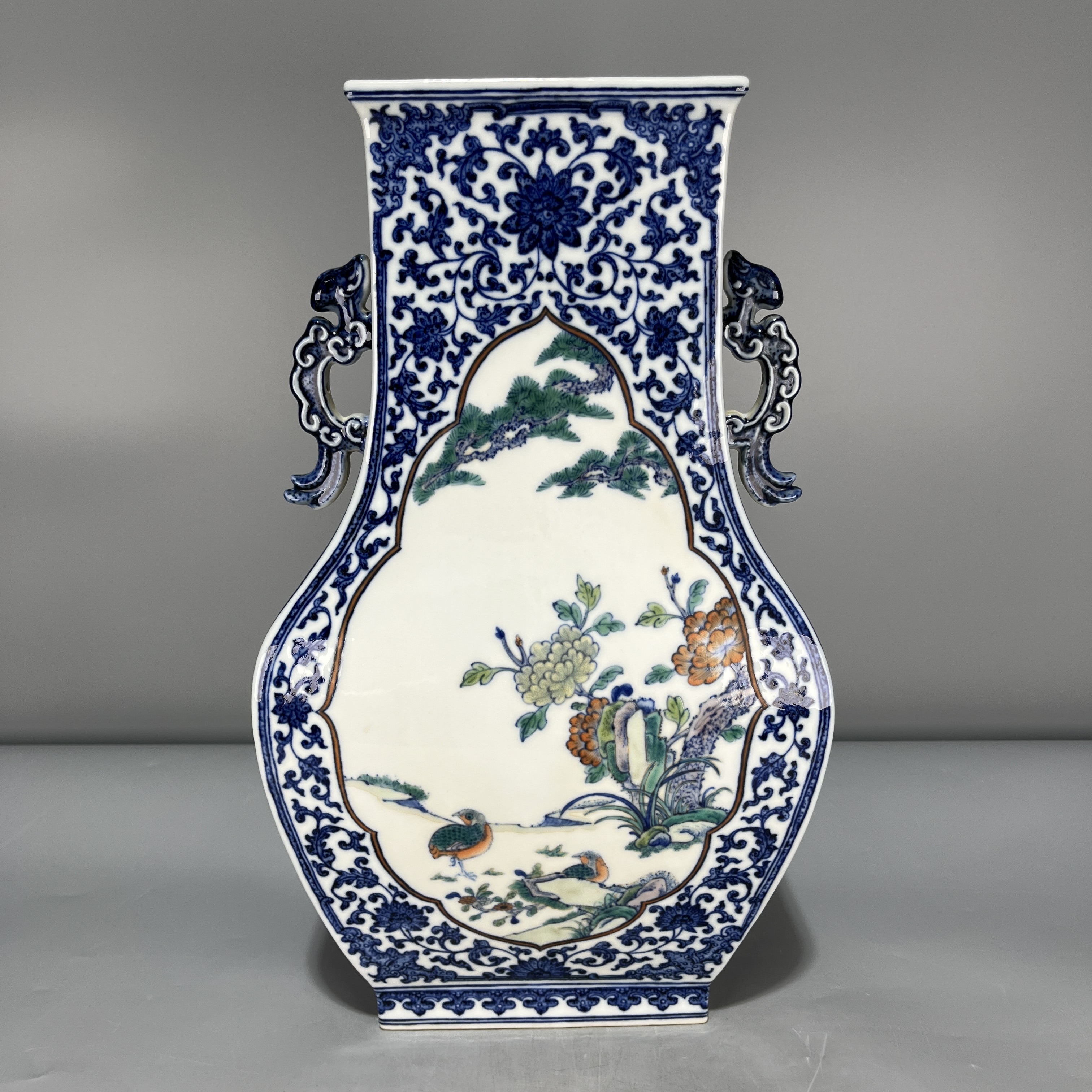 当代仿制 仿古大清乾隆年制青花斗彩开窗花鸟纹双耳四方瓶