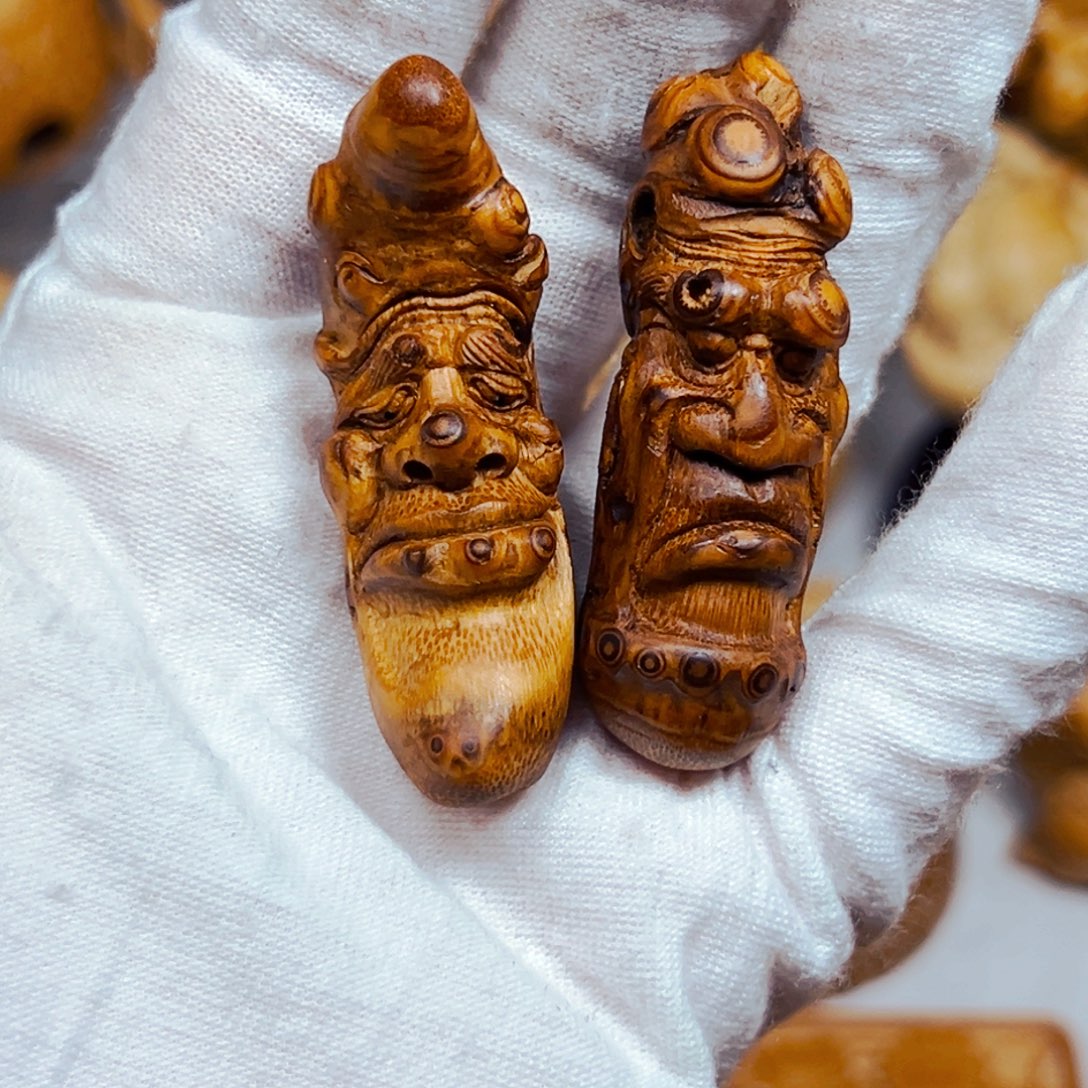 打***鱼竹根雕竹雕罗汉。         