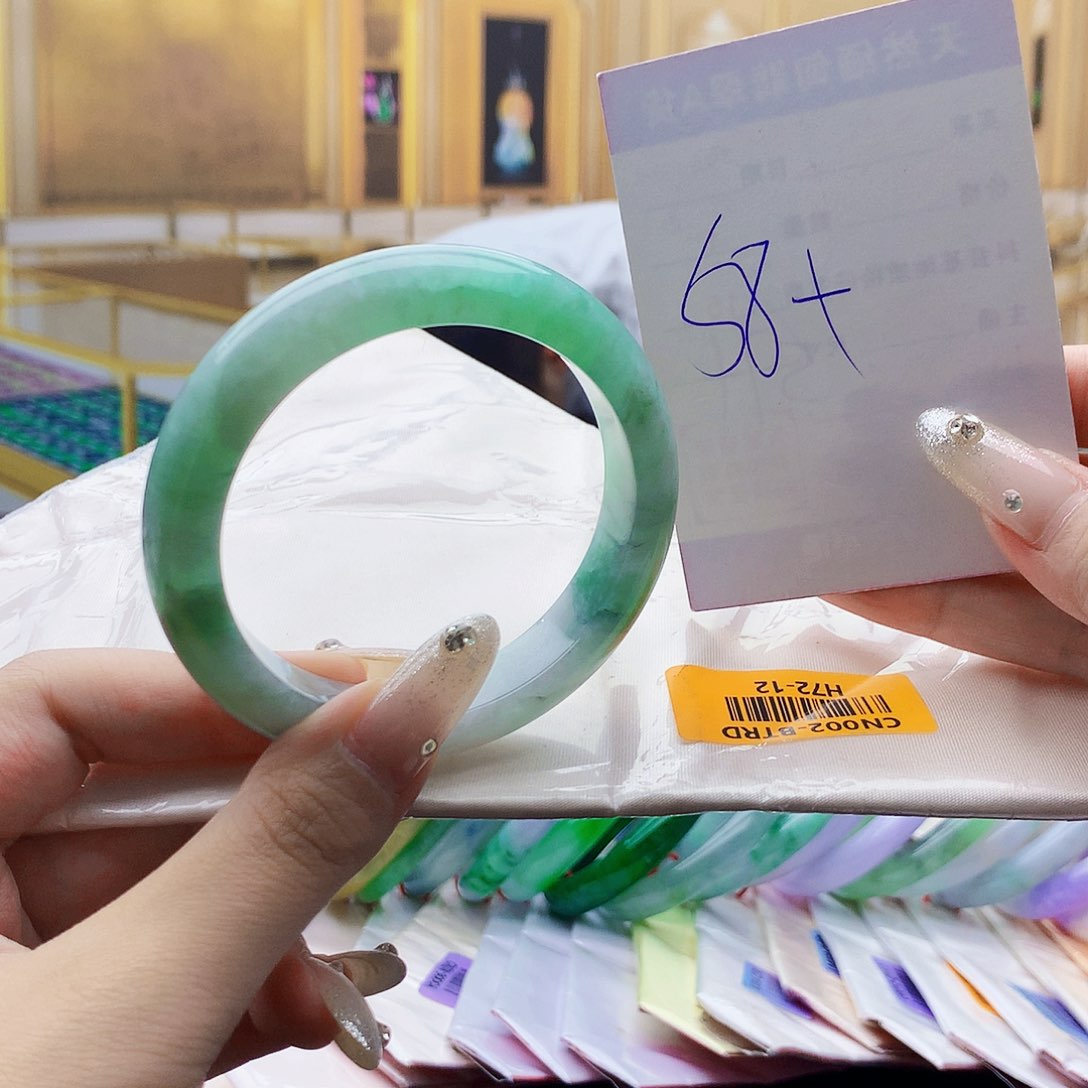 翡翠手镯未镶嵌0098887788