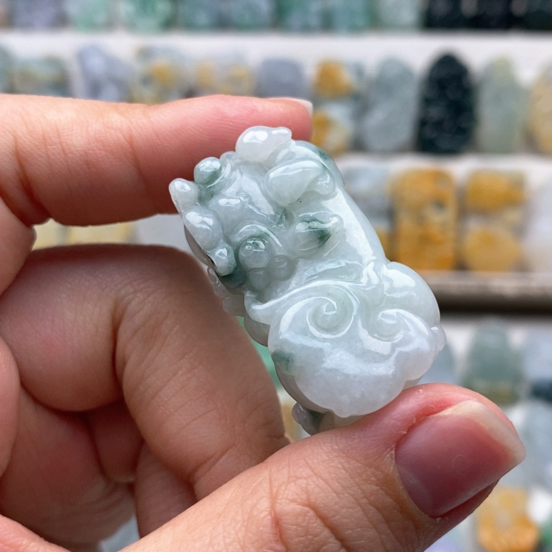 翡翠吊坠(赠链)未镶嵌?****种