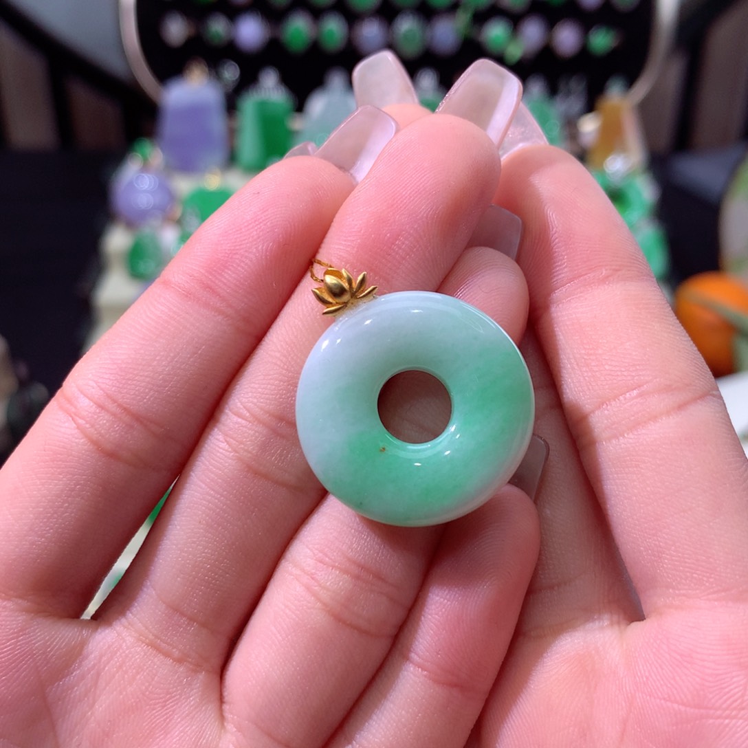 翡翠颈饰18K金镶嵌翡翠