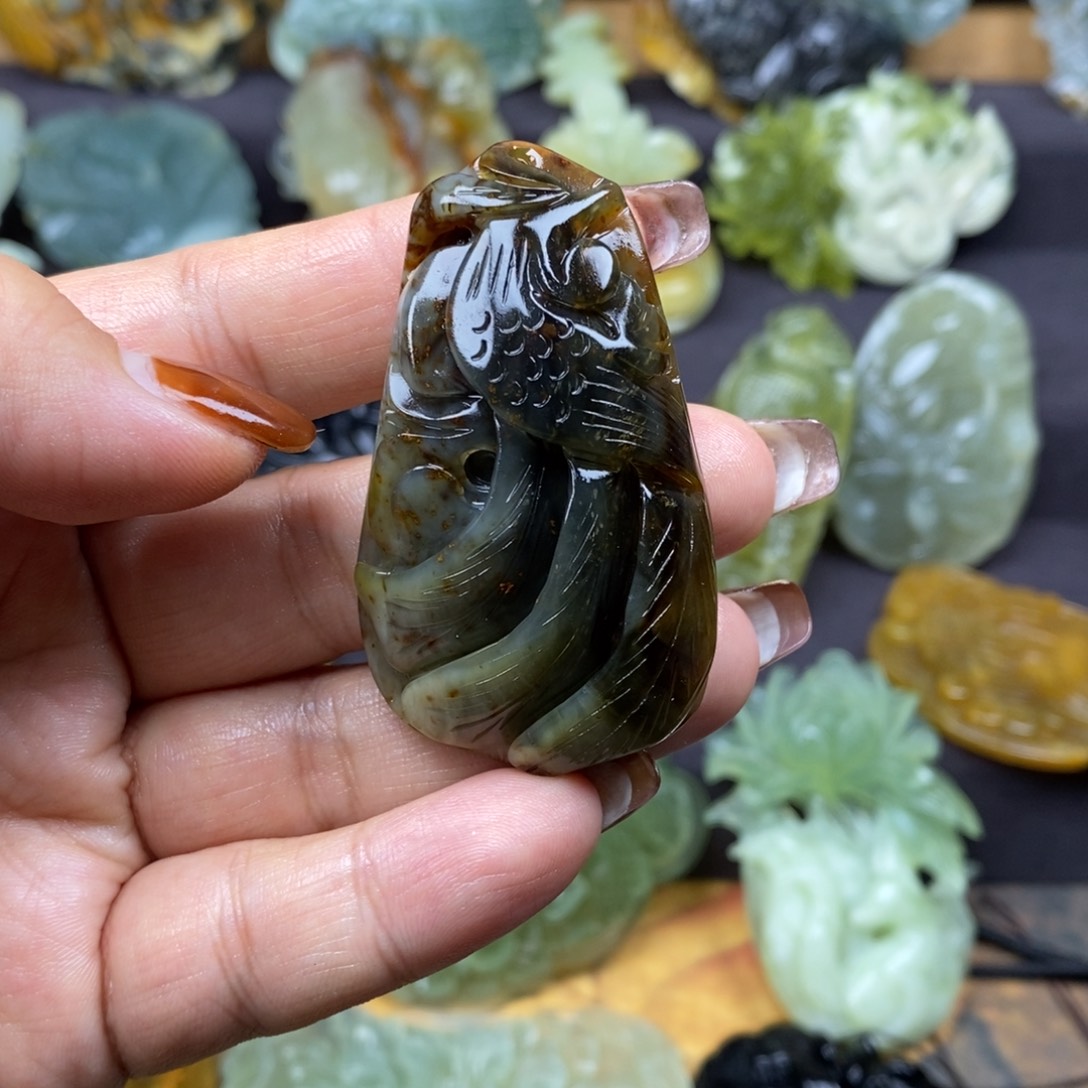 蛇纹石玉颈饰未镶嵌