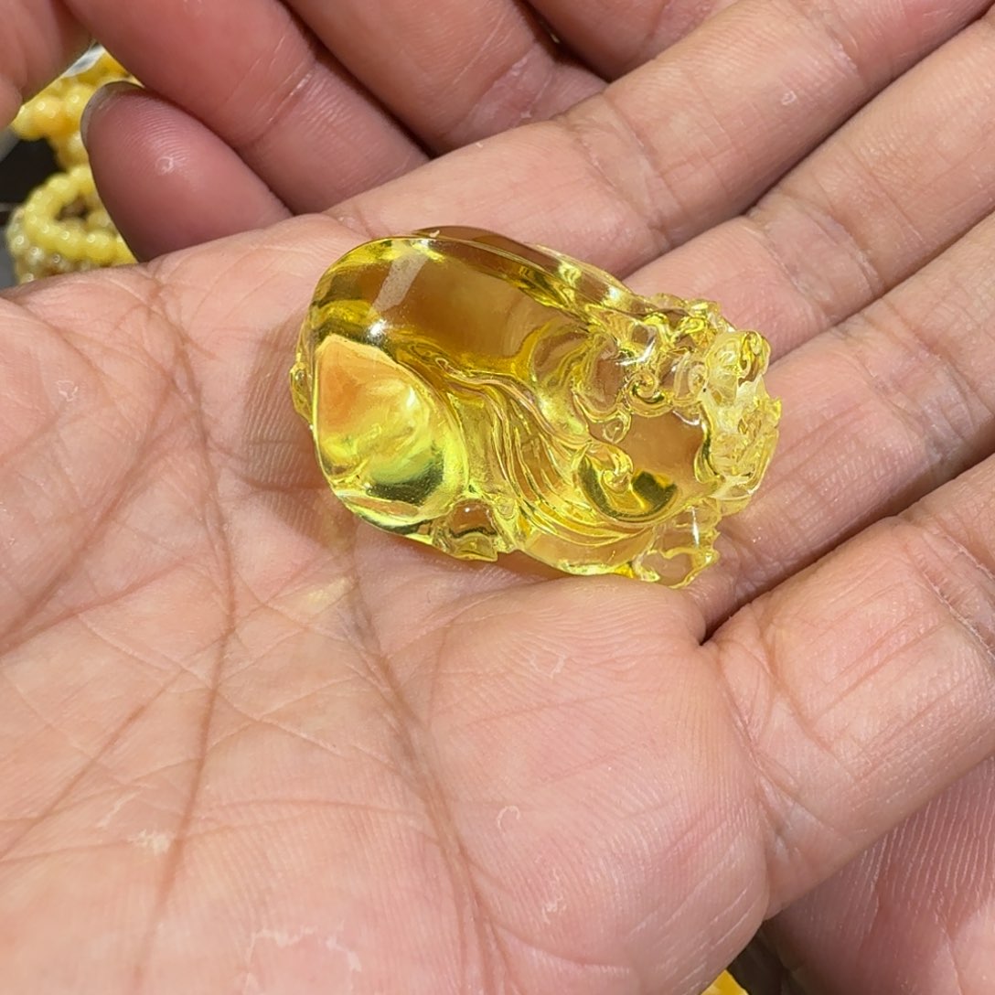 琥珀裸石未镶嵌净水金珀雕刻貔貅11.28