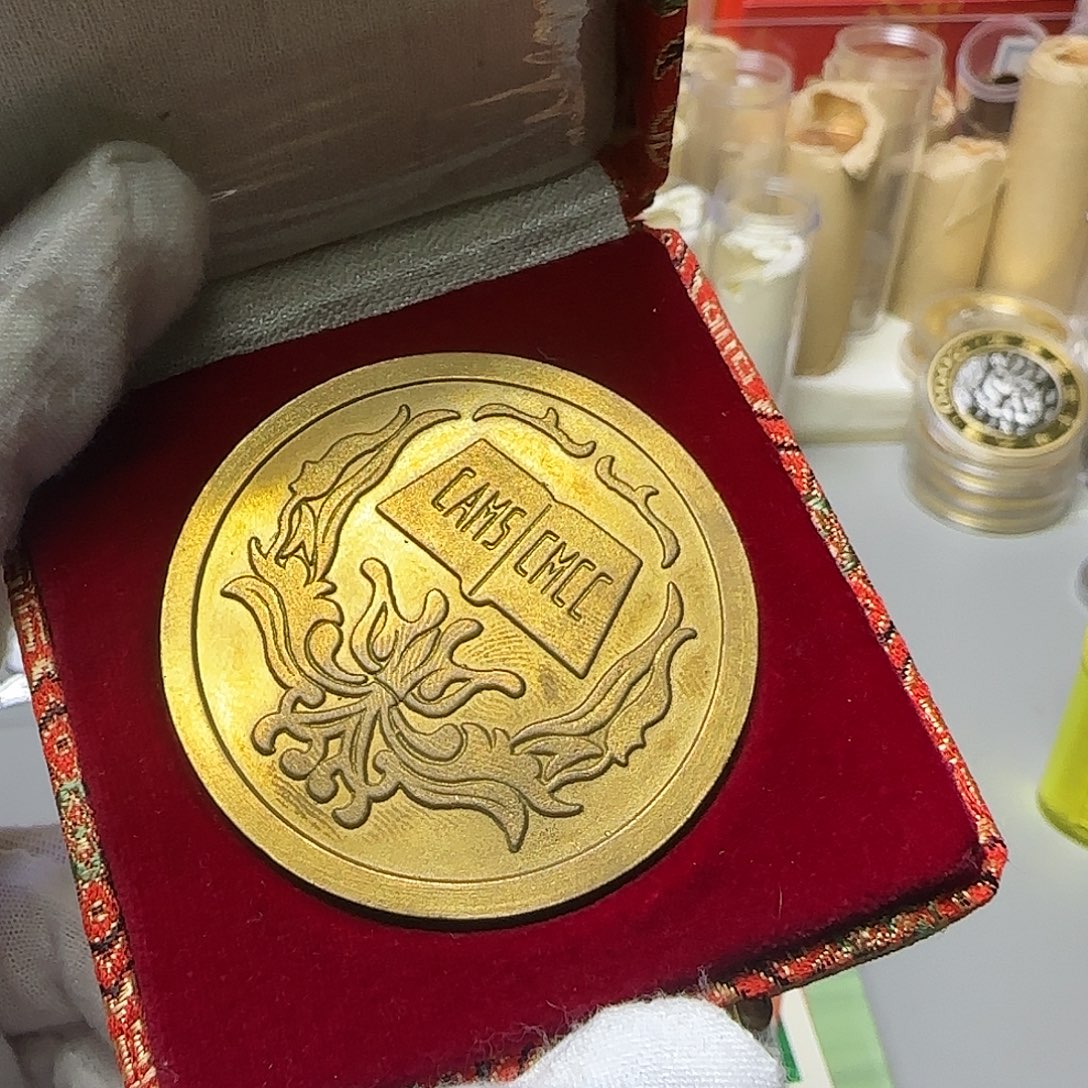 合金医大纪念章福利福利