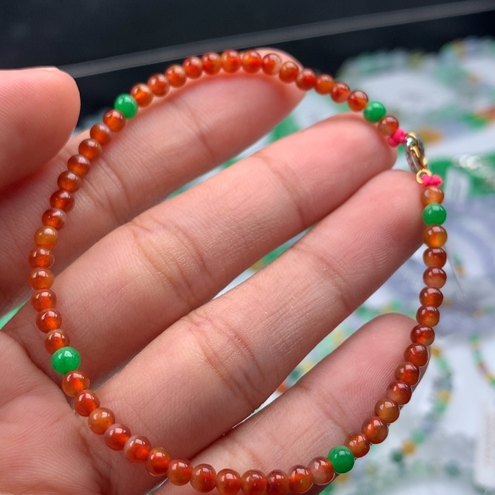 翡翠手镯未镶嵌卡