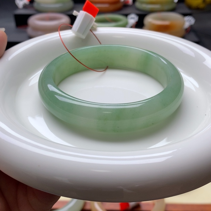 未镶嵌手镯石英岩玉