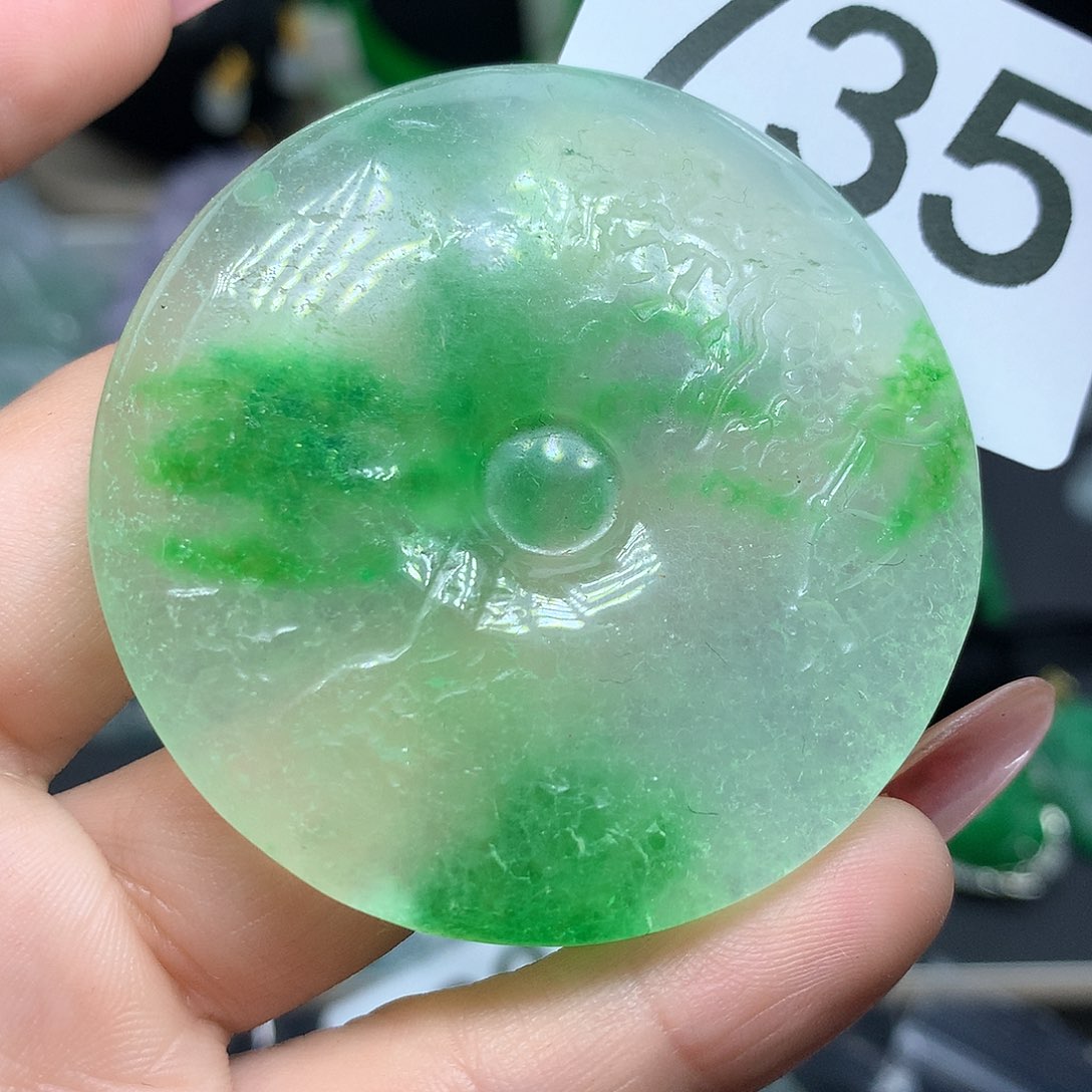 翡翠吊坠(赠链)未镶嵌