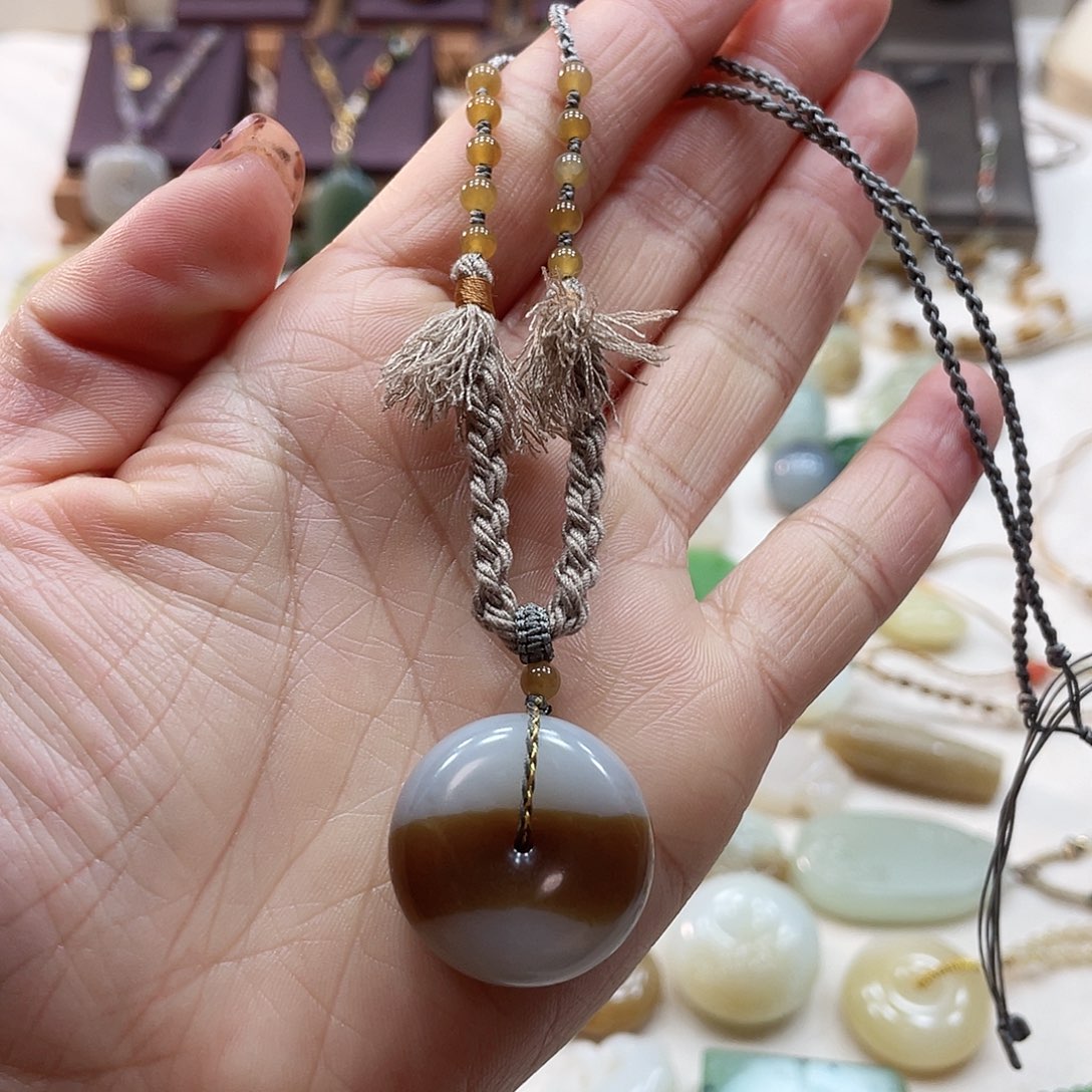 和田玉颈饰未镶嵌