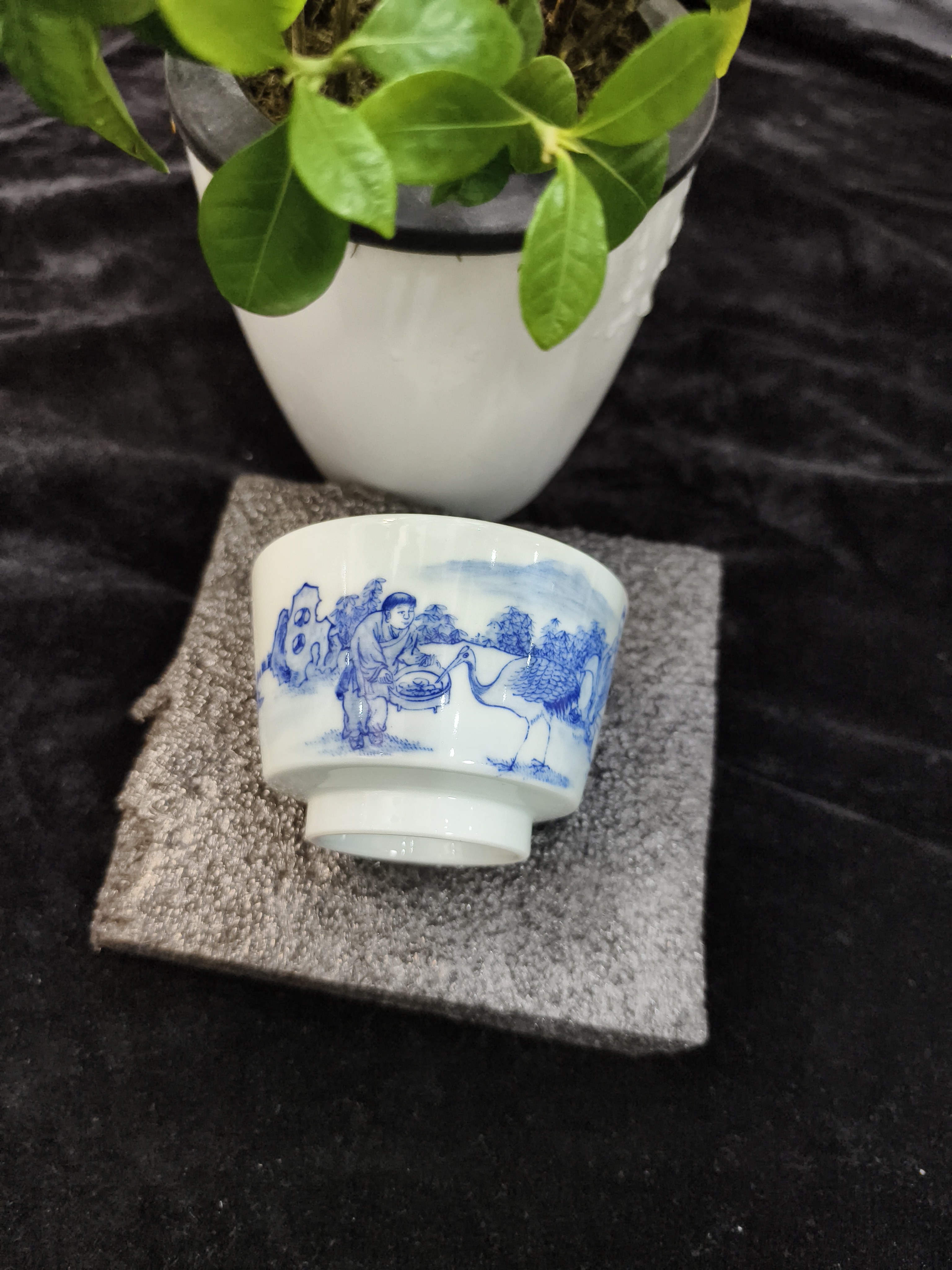 全手工人物马蹄杯，口径八点七公分，高六点公分