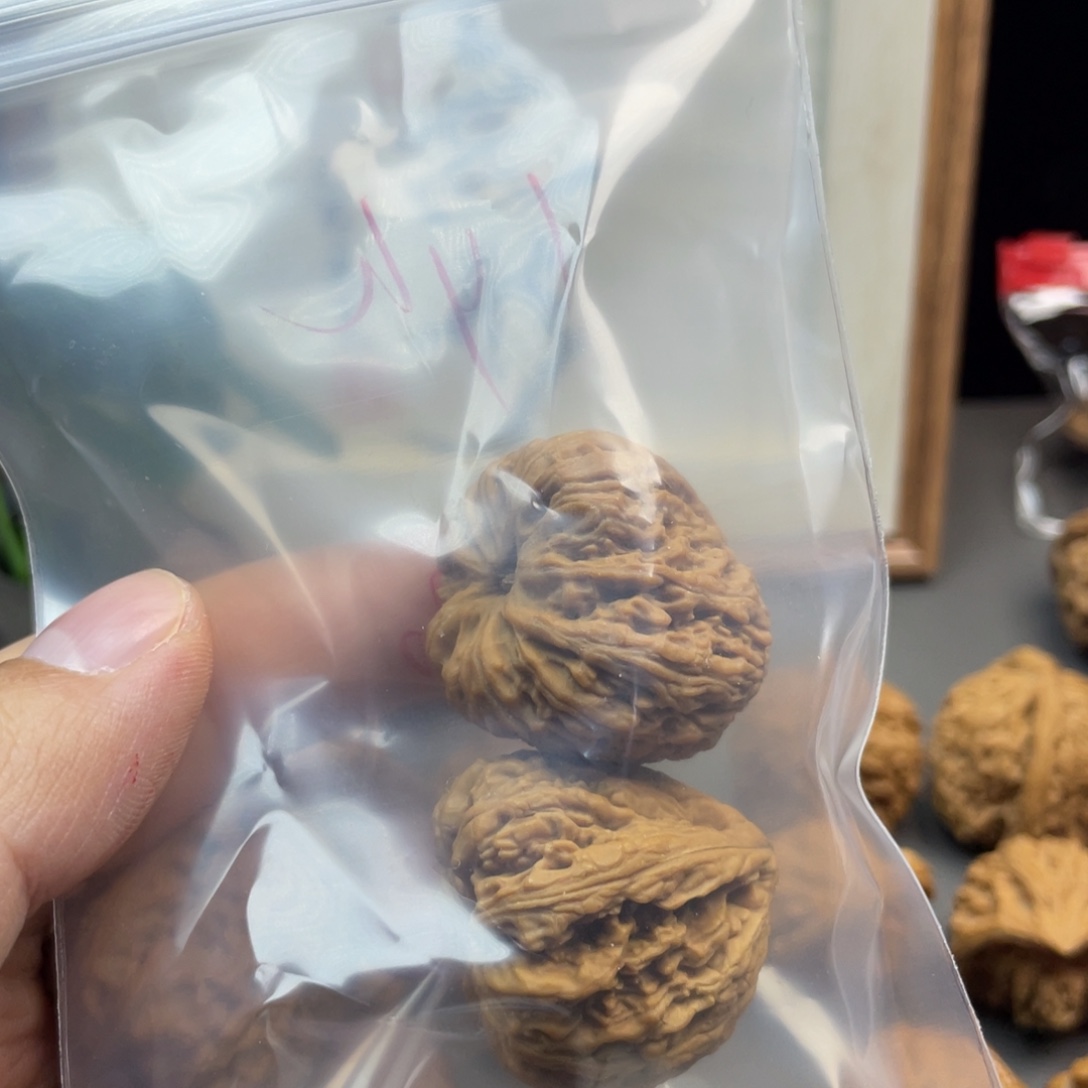 l***h吊坠文玩核桃异型南疆