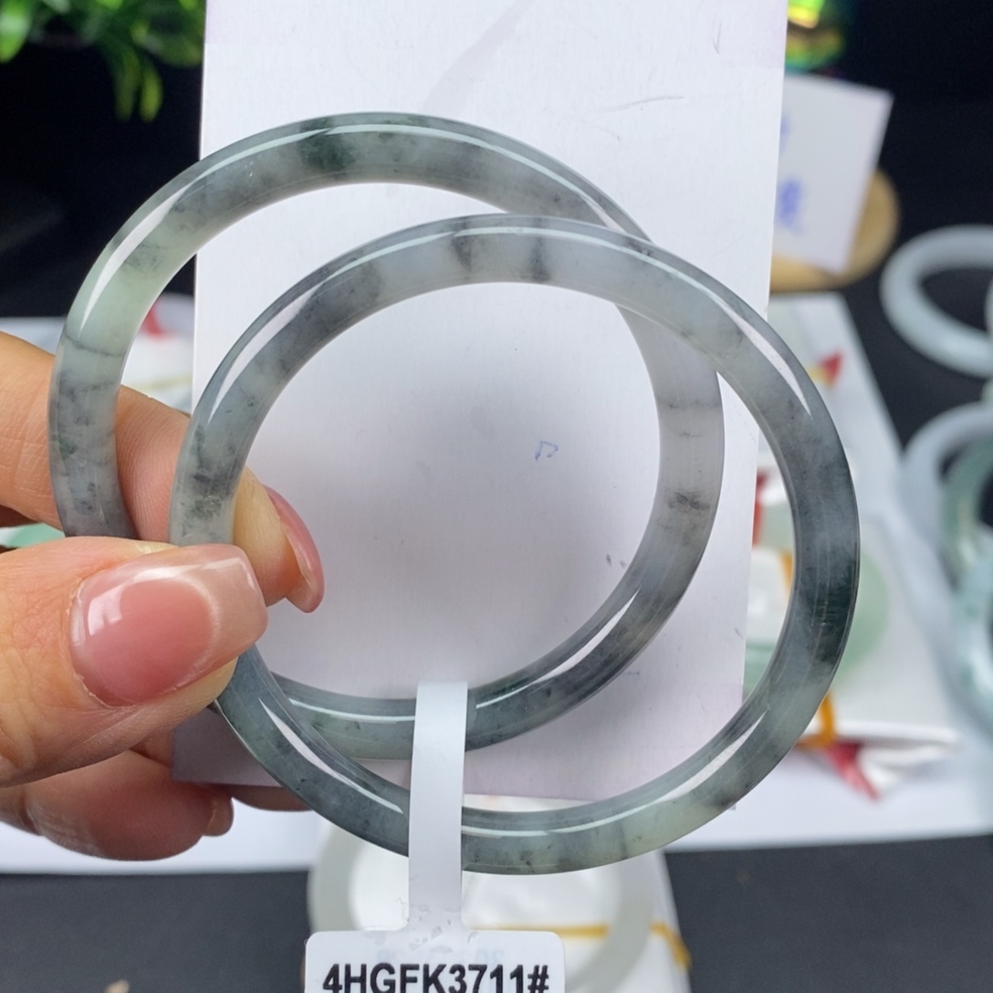 翡翠未镶嵌颈饰手镯