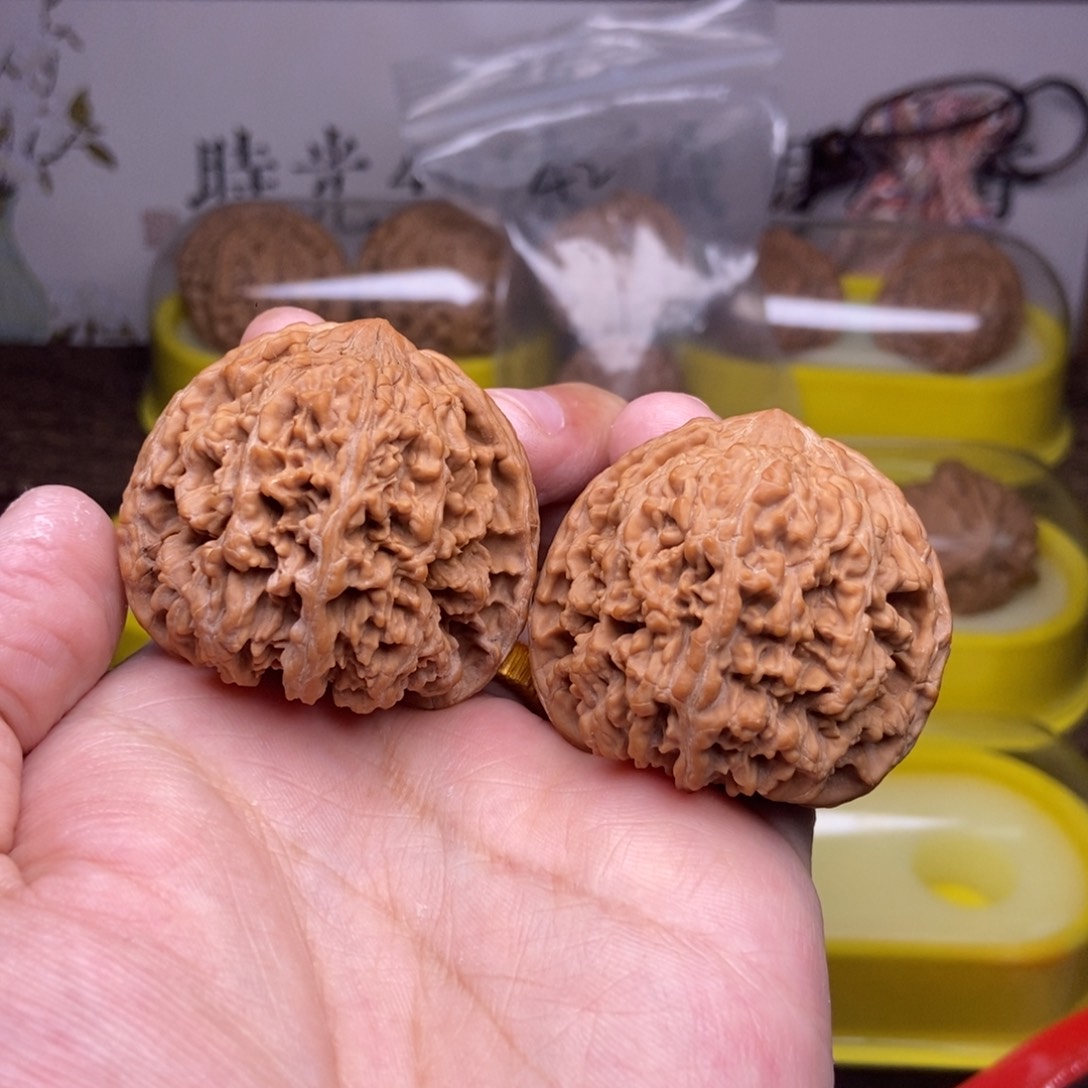 文玩核桃吊坠全品43尺满天星展台品