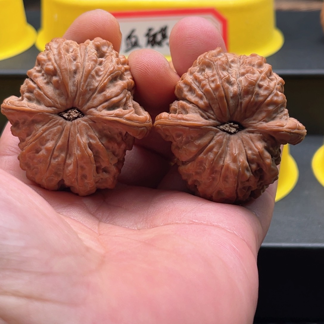 文玩核桃吊坠41血麒麟