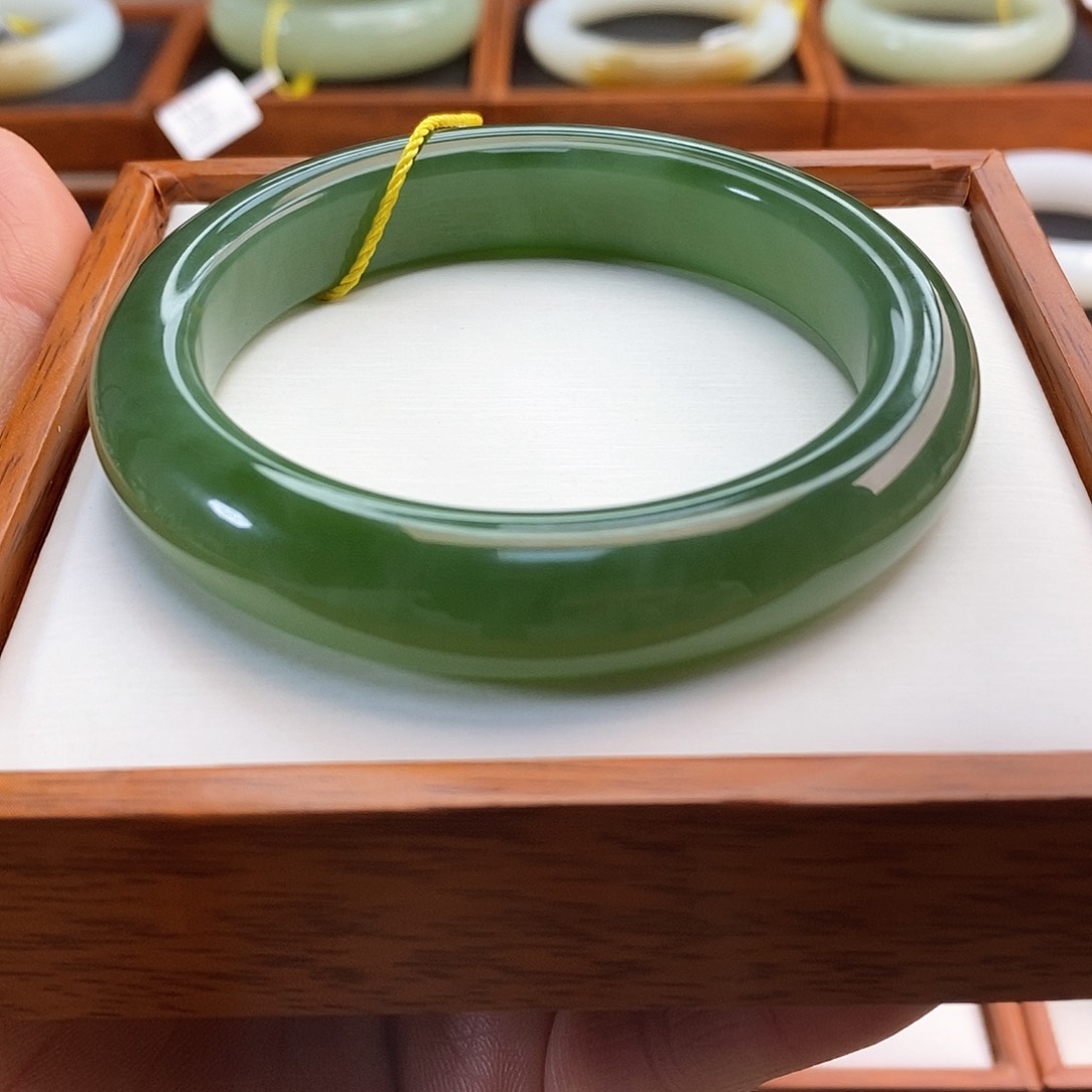 和田玉（碧玉）手镯未镶嵌阿****巴
