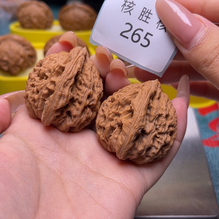 文玩核桃把件虎头42.265